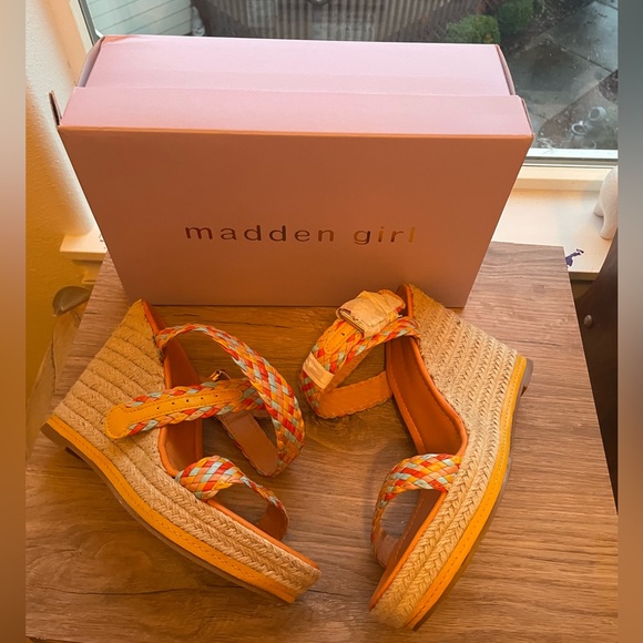 NIB Espadrille CrissCross Wedges